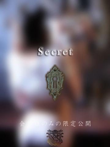 乙白　芽衣